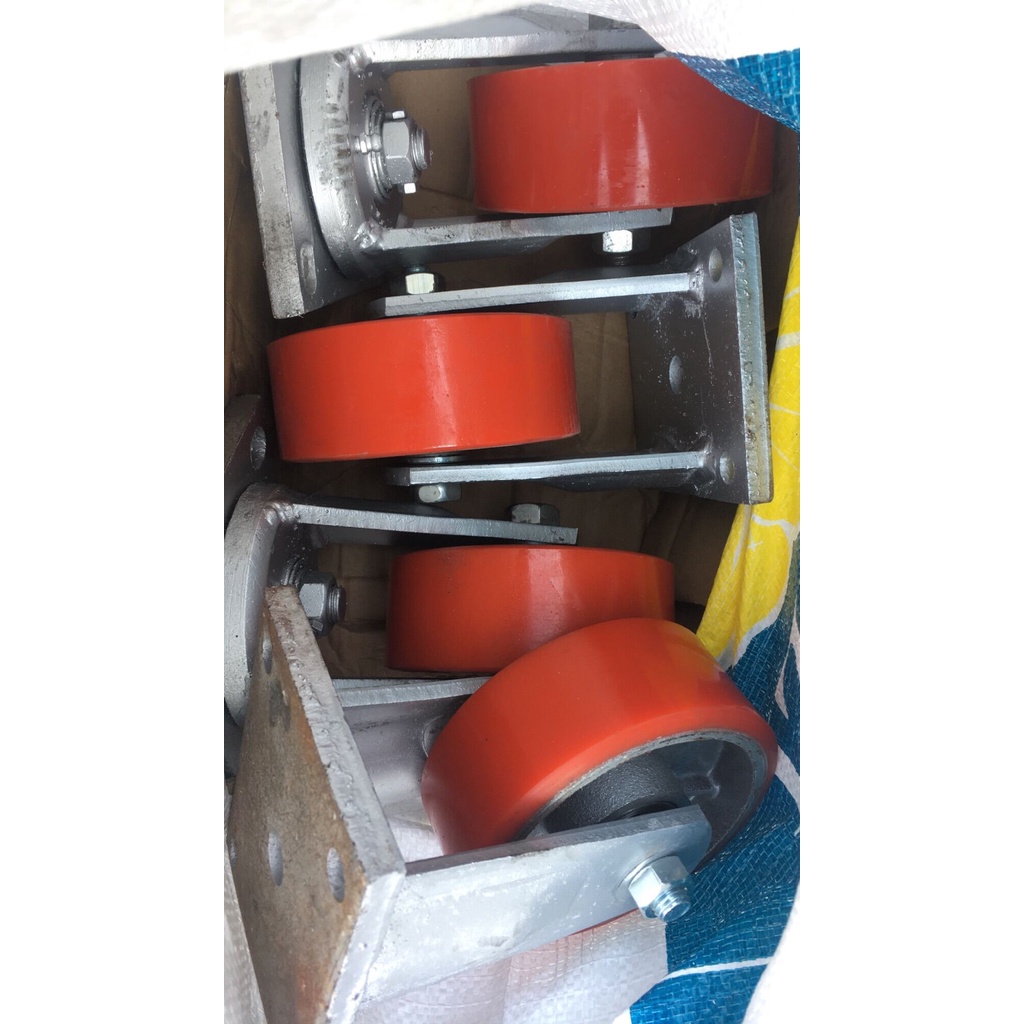 1 bánh xe đẩy 125x50 PU gang càng 10ly dùng cho xe nâng ,xe đẩy hàng tải trọng trên 2 tấn