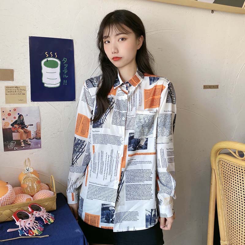 Áo sơ mi tay dài dáng rộng in họa tiết tờ báo kiểu retro cá tính cho nữ