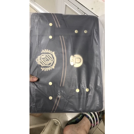 Cặp sách phong cách hoàng gia | BigBuy360 - bigbuy360.vn