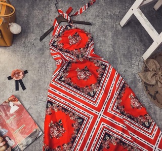 Váy thổ cẩm hở lưng (300 + 5k phí shopee )