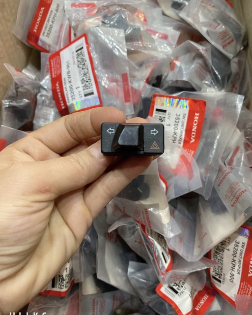 Nút hazzad dành cho mọi loại xe - đời củ - đời mới