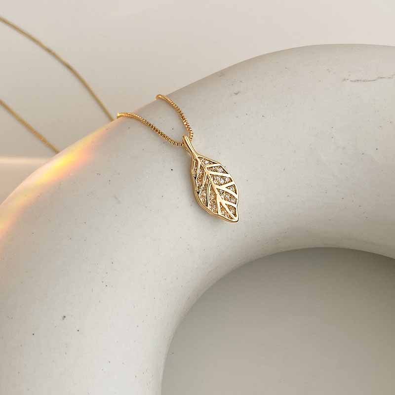 Dây chuyền vòng cổ titan nữ không gỉ mạ vàng 18k hình lá độc đáo  Her Accesories CT25