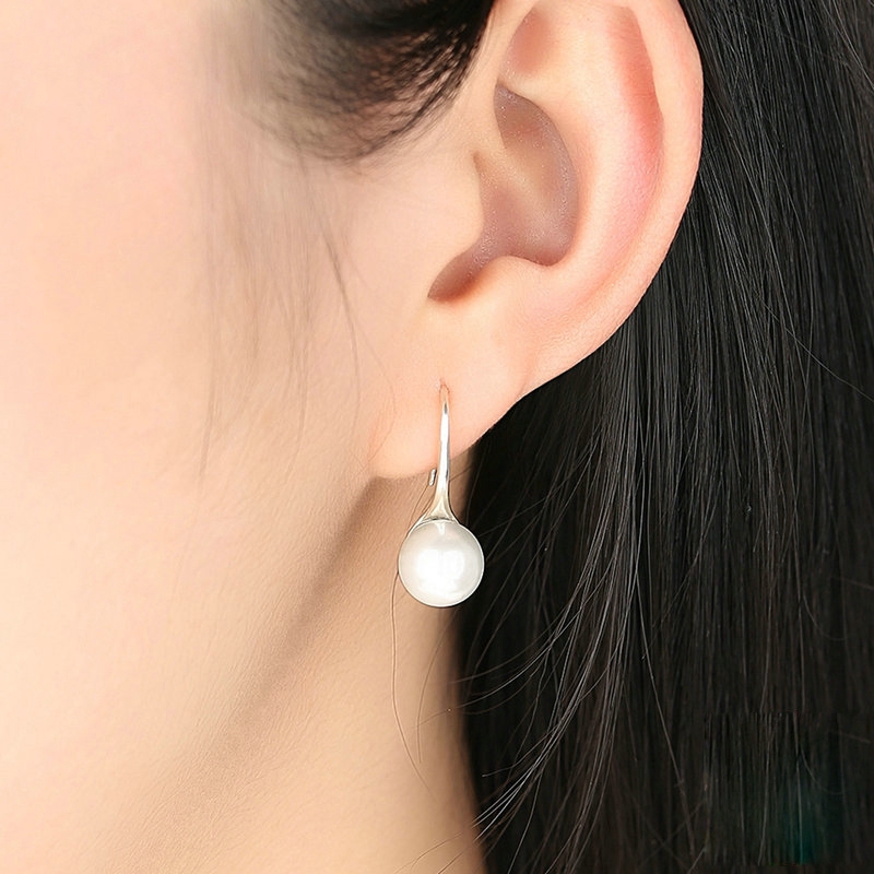 Elegant Round Pearl Earring / Drop Earrings for Women / Fashion Stud Earrings For Wedding Party
