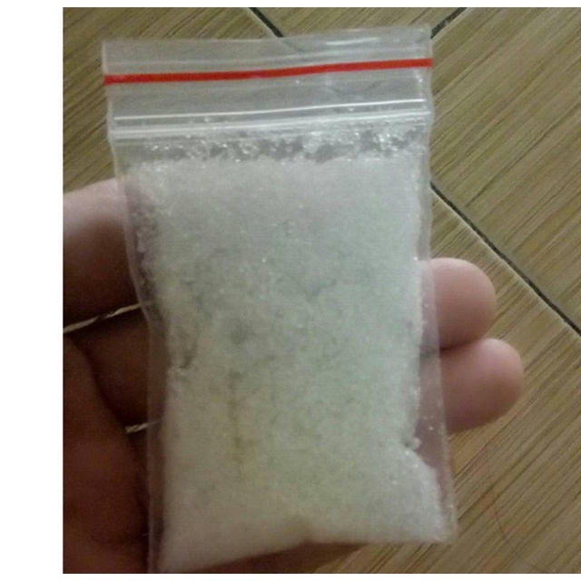 Bột giữ màu khi tẩy mốc quần áo màu