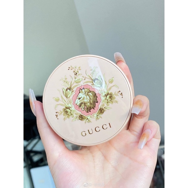 Phấn nước Gucci cushion de beaute tone 01 02