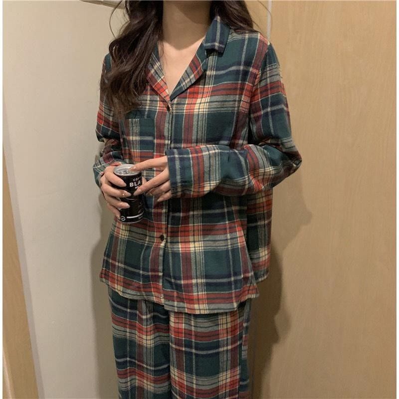 Bộ đồ ngủ tay dài dáng rộng họa tiết kẻ sọc màu đỏ + xanh lá phong cách Hàn Quốc thời trang xuân thu cho nữ | BigBuy360 - bigbuy360.vn