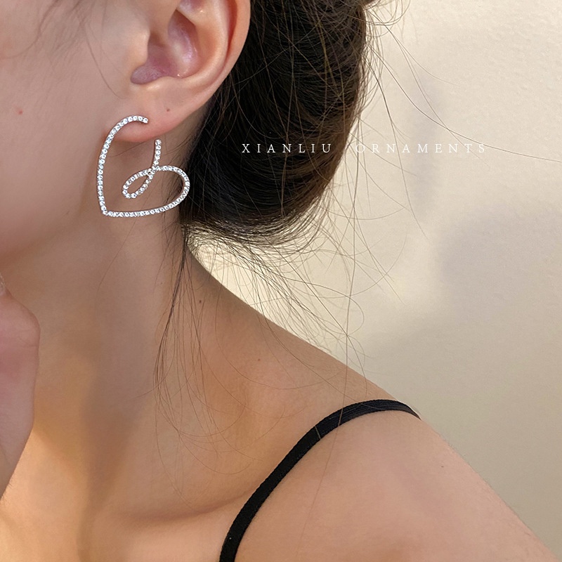 Khuyên tai kim loại hình trái tim thiết kế mới thời trang phong cách Hàn Quốc 2021