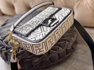 Túi Fendi Baguette Fullbox