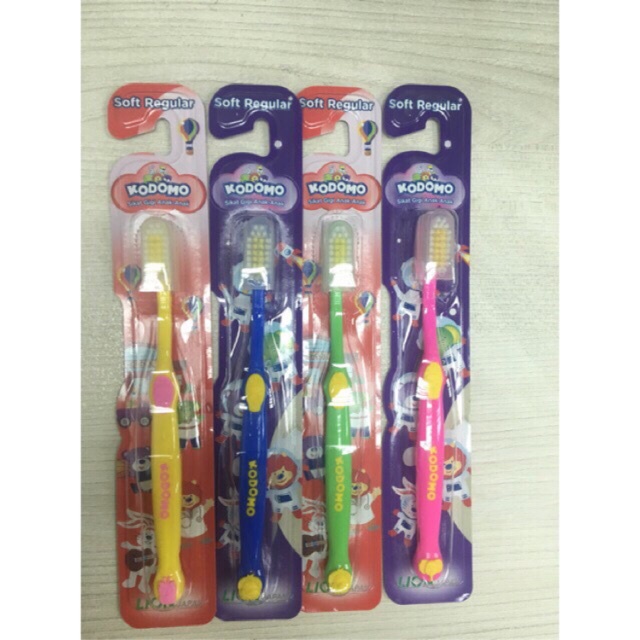 Bàn Chải Đánh Răng Cho Bé KODOMO Lông Tơ Mềm Mịn Kháng Khuẩn