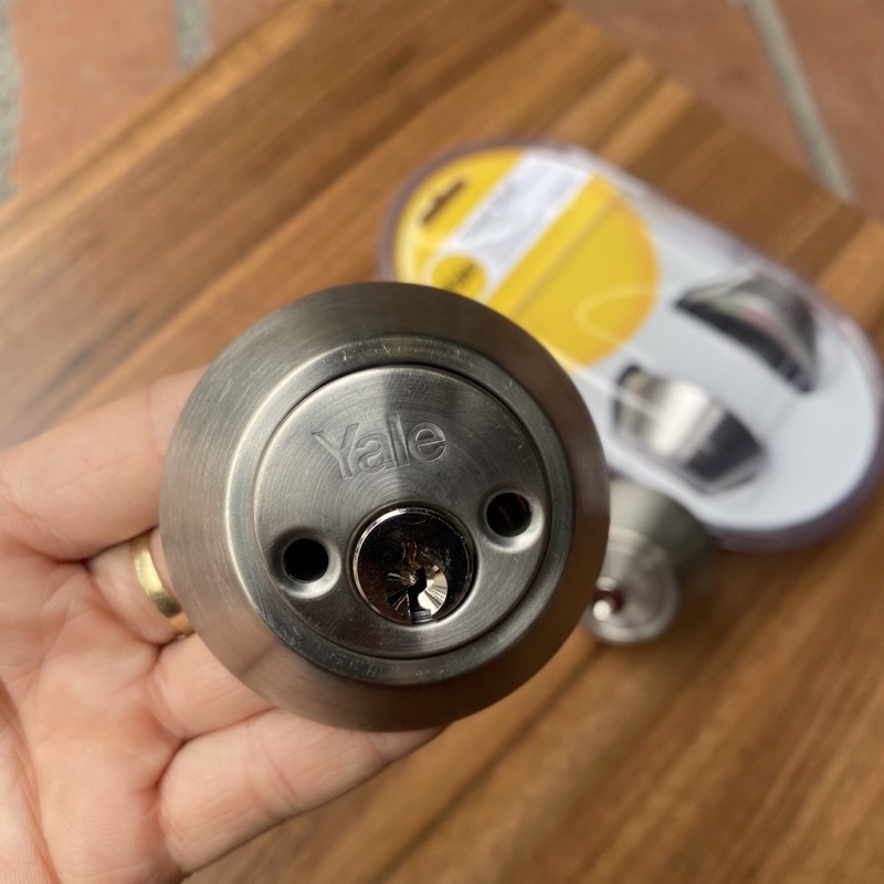Khoá cóc Yale inox mờ, vàng bóng, một đầu chìa và 2 đầu chìa - Cam kết chính hãng