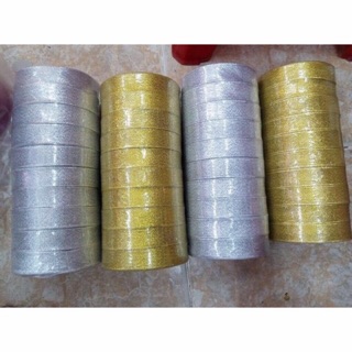 Lốc ruy băng kim tuyến