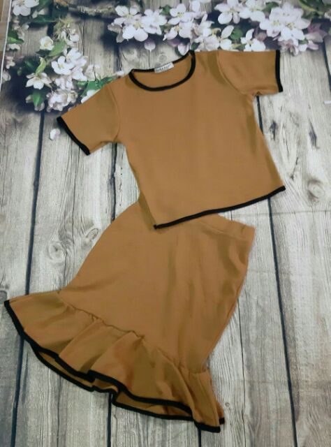 Set Áo Croptop + Chân Váy Siêu đẹp