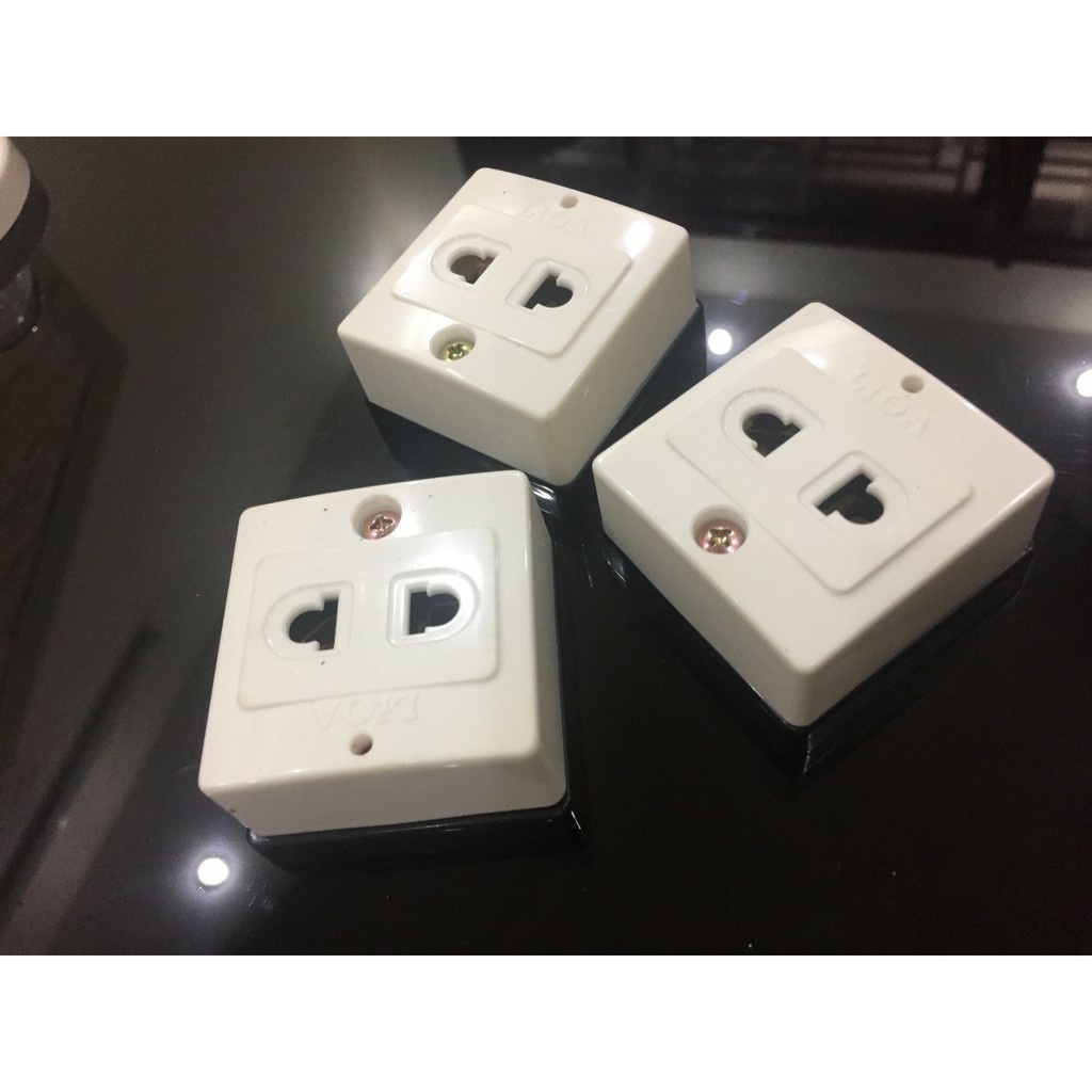 Ổ Cắm Nổi LiOA 2 Chấu - Đơn, Đôi, Ba
