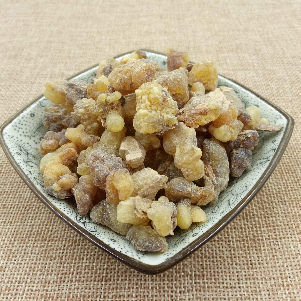 Nhũ Hương nguyên chất 100 gram.