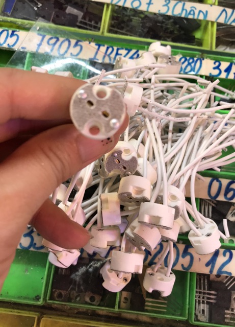10 chiếc đui đèn halogen