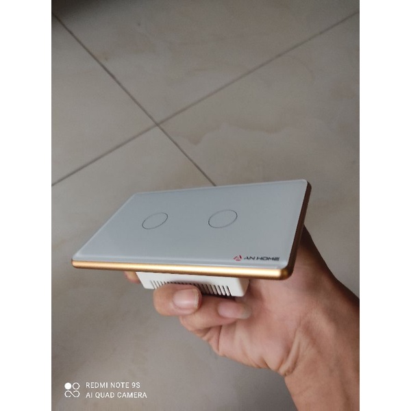 Công tắc thông minh wifi Anhome viền vàng Premium