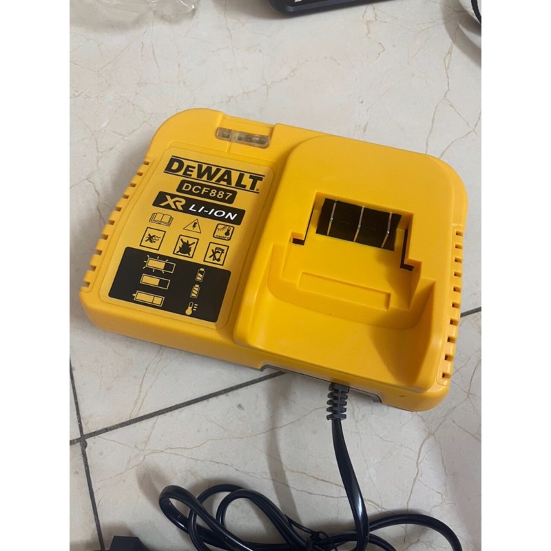 [Nội Địa] MÁY SIẾT BULONG DEWALT 20V DFC887, ĐỘNG CƠ KHÔNG CHỔI THAN HÀNG CAO CẤP.TẶNG BỘ PHỤ KIỆN