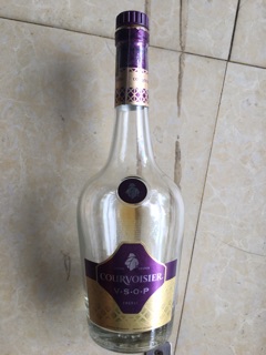 Vỏ chai rượu Courvoisier