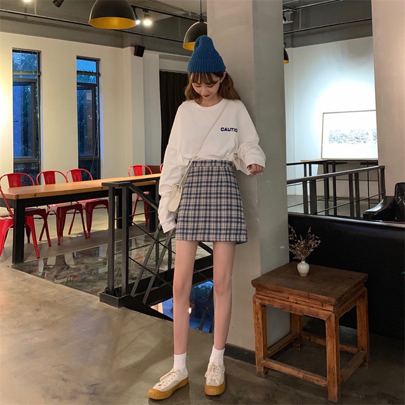 SET ÁO THUN TRẮNG IN CHỮ TAY DÀI + CHÂN VÁY CARO