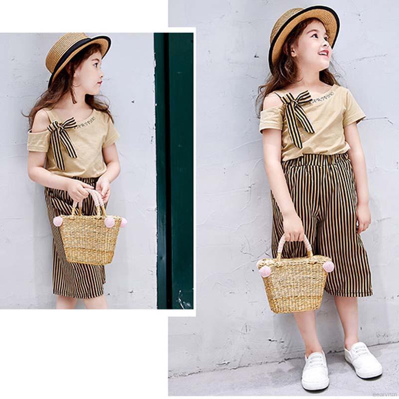 Áo thun trễ vai + quần ngắn kẻ sọc dễ thương cho bé gái