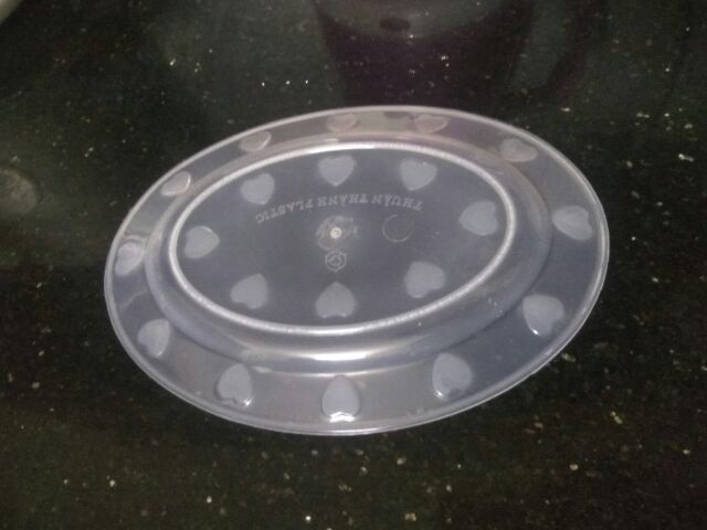 Đĩa nhựa bầu dục oval màu trắng trong đựng cá, hoa quả lễ