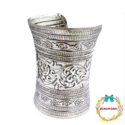 Vòng tay kim loại phong cách cổ điển