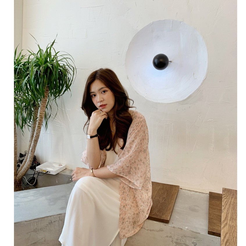 Áo khoác kimono hoa nhí nền hồng pastel | BigBuy360 - bigbuy360.vn