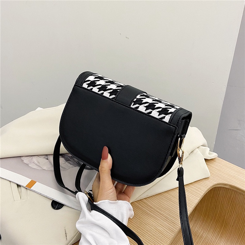 Túi đeo chéo vai IELGY sành điệu dễ phối đồ thời trang