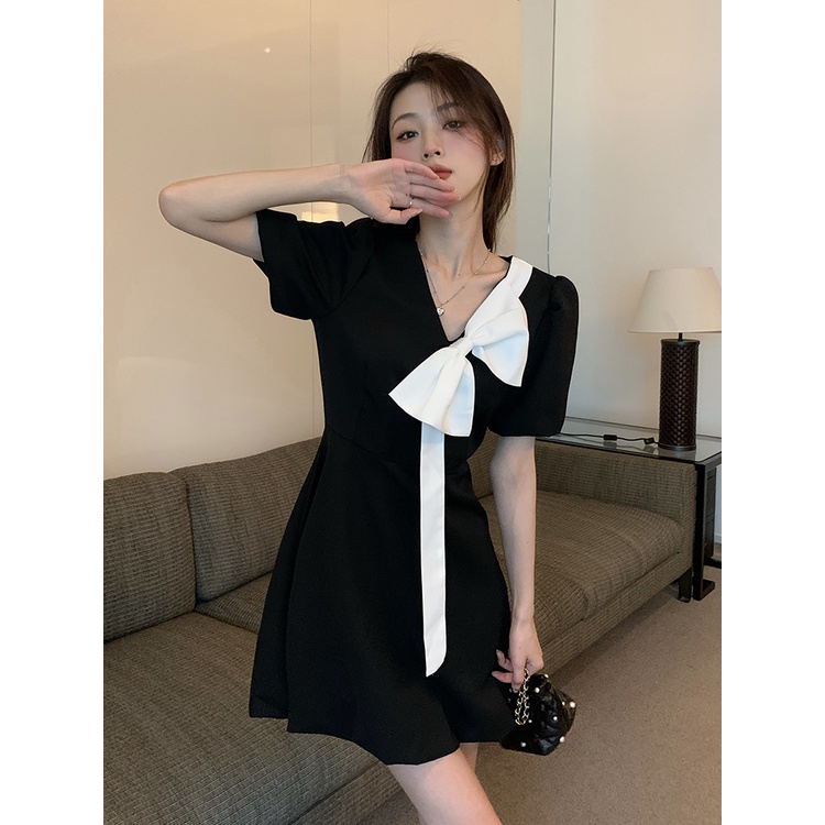 Đầm Đen Cổ Chữ V Tay Phồng Đính Nơ Phong Cách Hàn Quốc Dành Cho Nữ