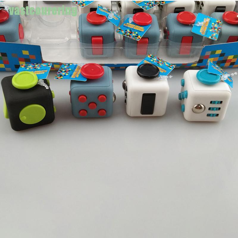 Đồ Chơi Fidget Cube Giúp Giảm Căng Thẳng Tiện Dụng