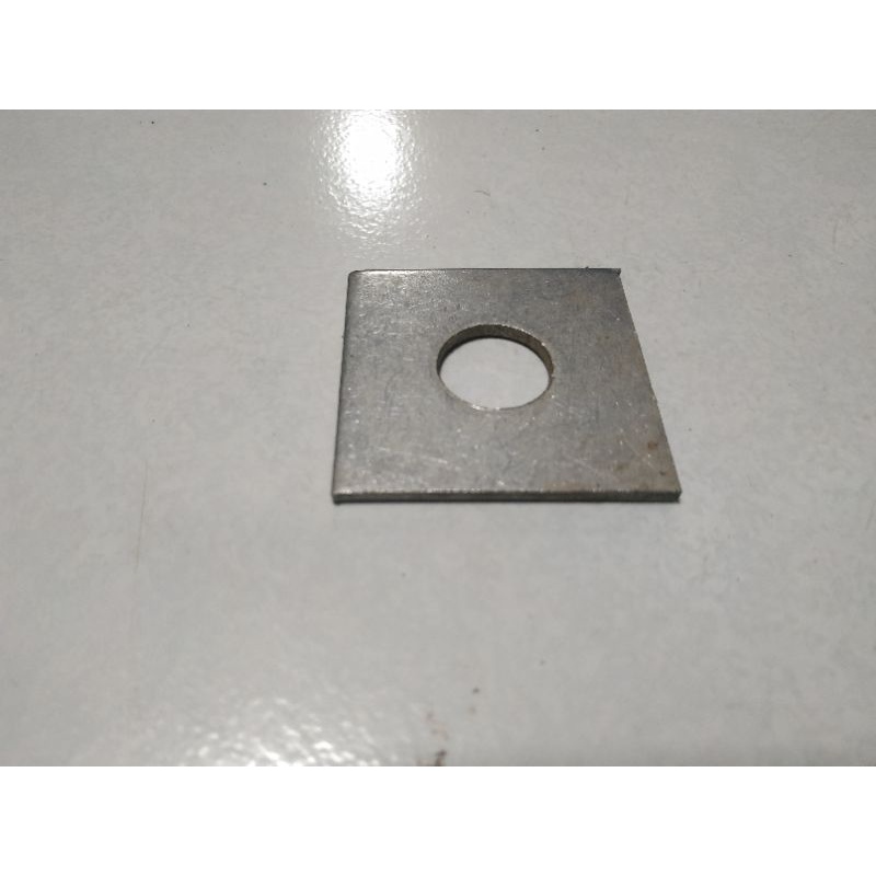 LONG ĐỀN INOX 304 VUÔNG LỖ 18 DÀY