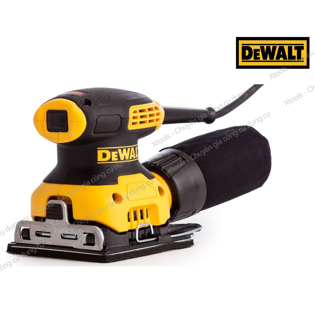 Máy chà nhám cầm tay DeWALT kèm đế chà và túi chứa bụi, đa tốc độ cơ chế tự động hút bụi nhám, vỏ máy cách điện 2 lớp