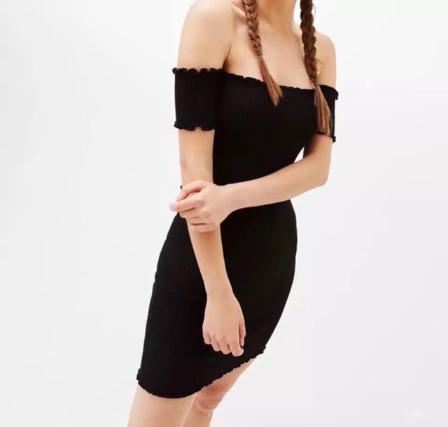Váy body trễ vai