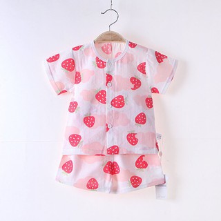 Bộ quần áo Họa tiết dâu tây cực xinh cho bé, chất đũi thô mát