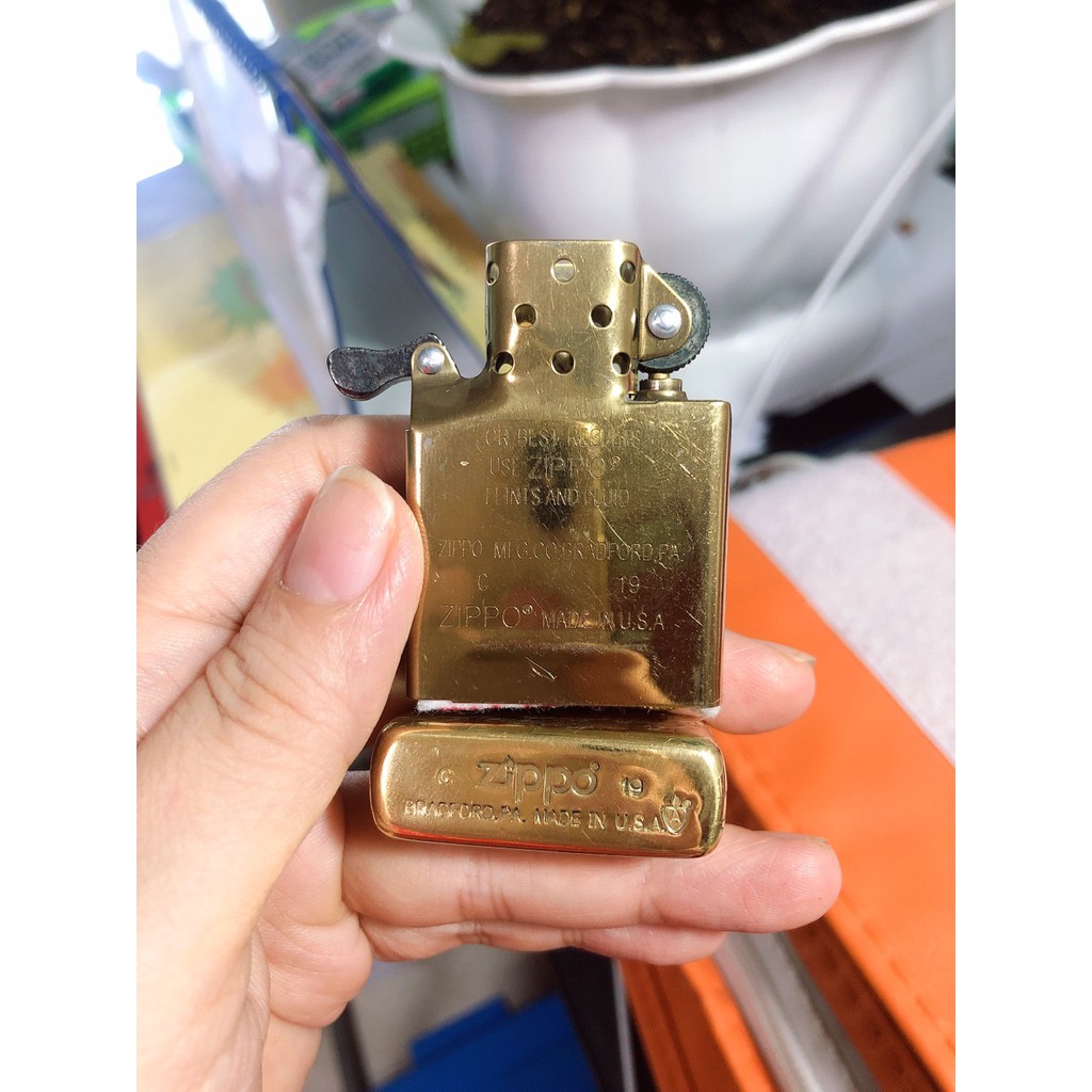 VỎ BẬT LỬA ZIPPO ARMORR KHẮC ĂN MÒN 5 MẶT SƯ TỬ- VỎ DÀY - MÀU VÀNG