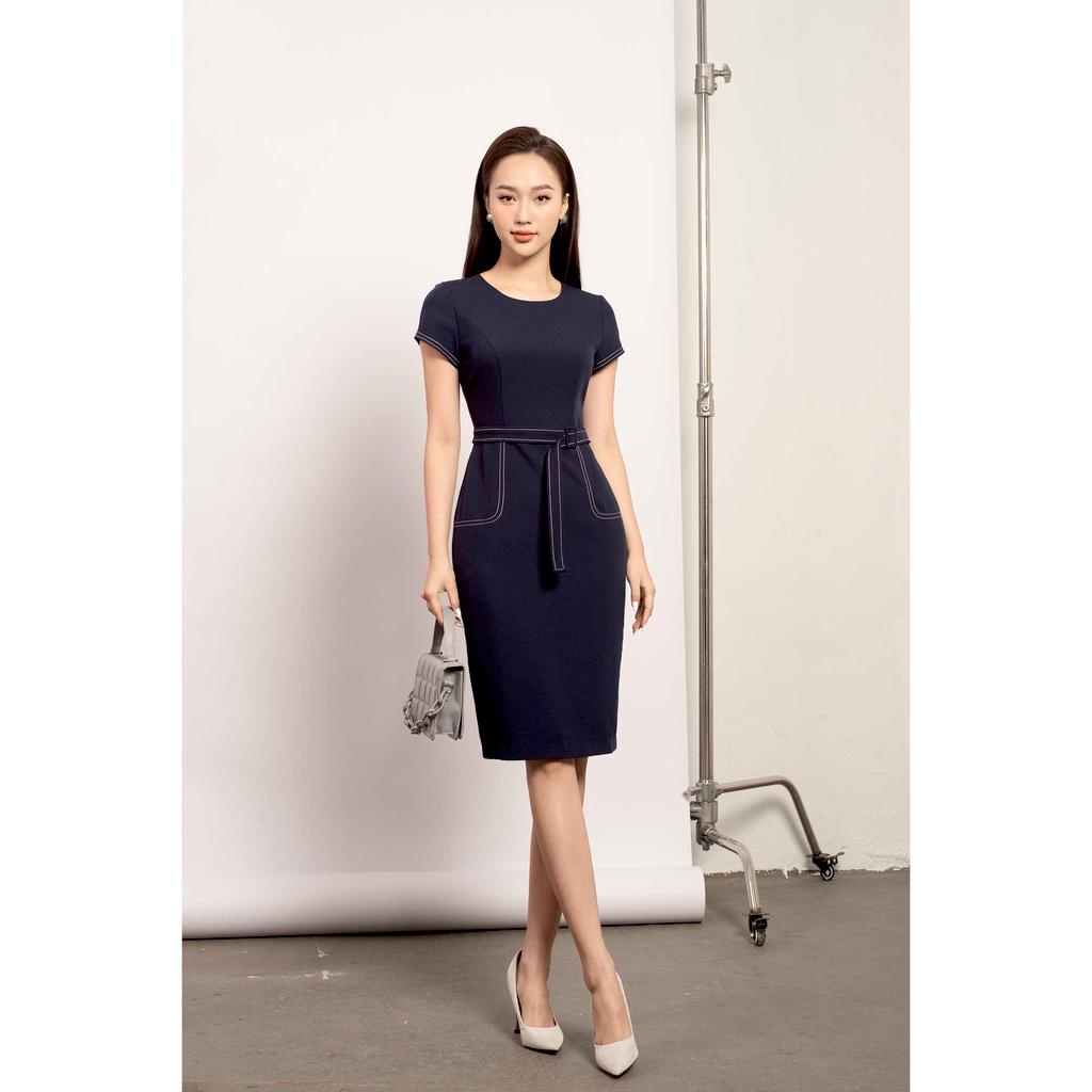 Đầm ôm tay hến cổ tròn, kèm đai eo, may viền chỉ trắng. MMOutfit M-DA061221377