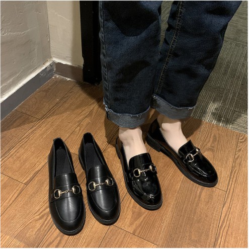 Giày loafer phong cách retro