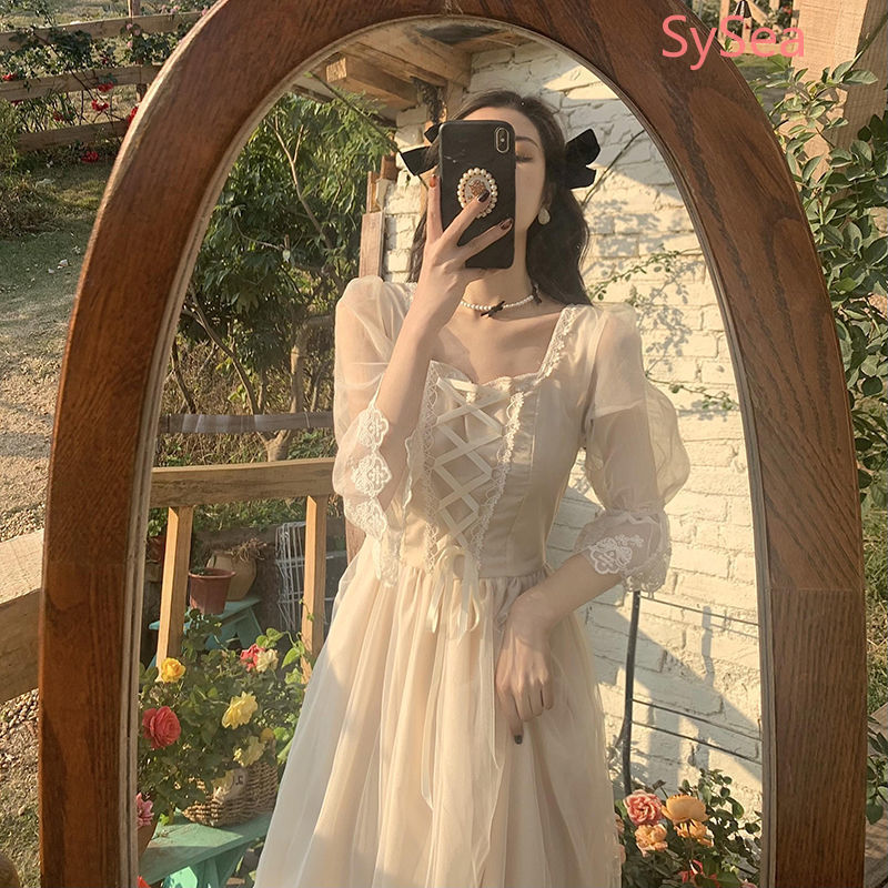 Đầm Tay Dài Phối Ren Hoa Phong Cách Retro | BigBuy360 - bigbuy360.vn