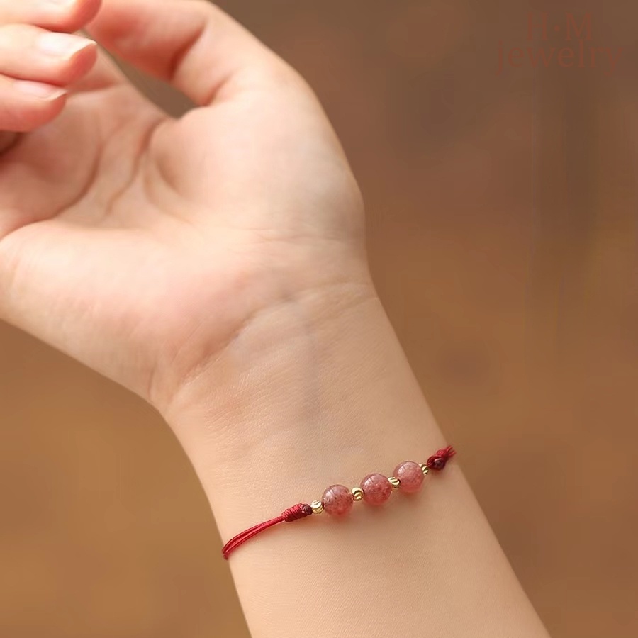Vòng Đeo Tay Bện Dây Đỏ Đính Quả Dâu Tây Dễ Thương