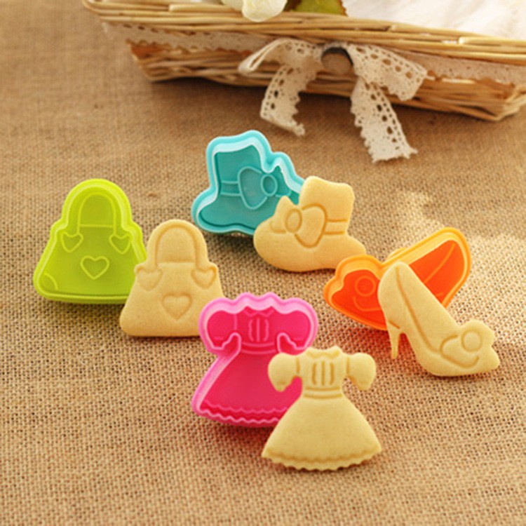 Khuôn làm bánh quy hình hoạt hình xinh xắn tiện dụng 3D DIY