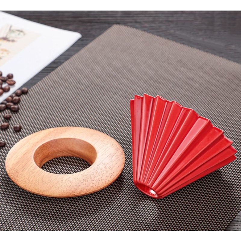 Phễu V60 bằng sứ mẫu zic-zắc kèm đế gỗ dùng pha Pour over