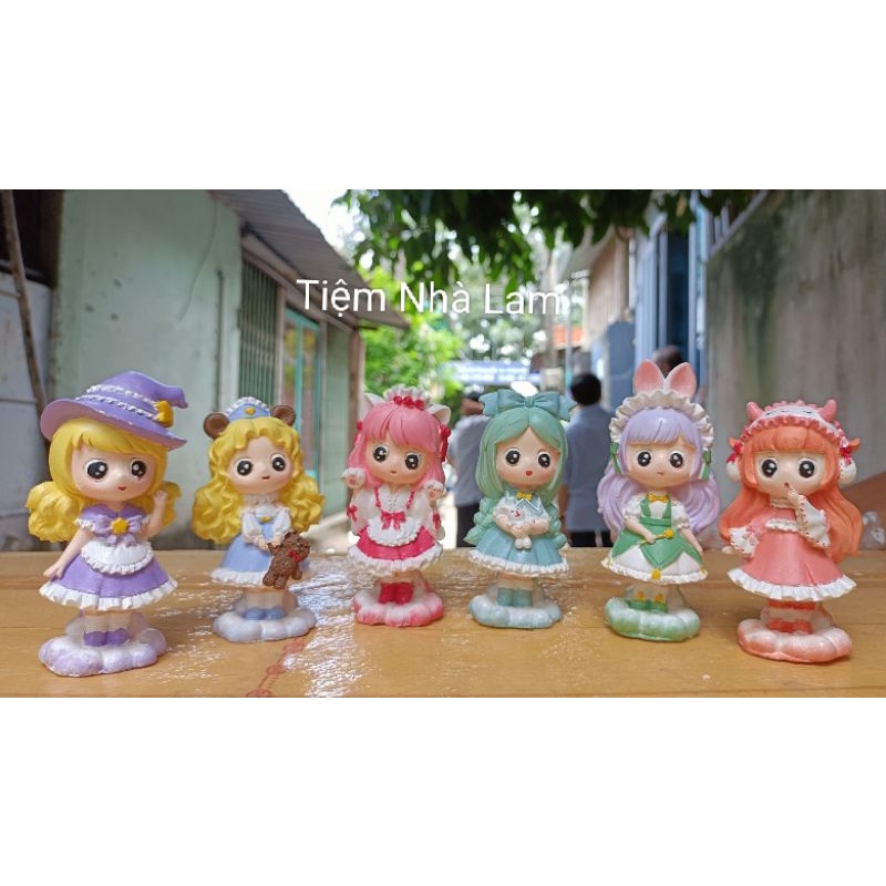 Tượng tô màu thạch cao những cô gái