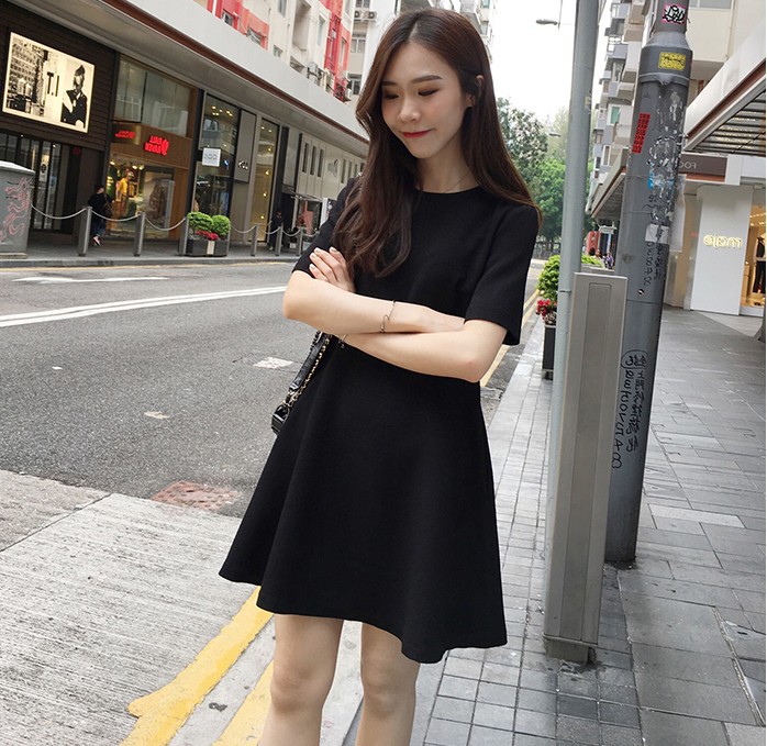 Váy Thời Trang Form Rộng Phong Cách Năng Động