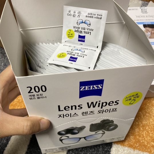 Khăn lau vệ sinh lens camera, mắt kính, màn hình điện thoại, máy tính ZEISS Lens Wipes hộp 100 miếng