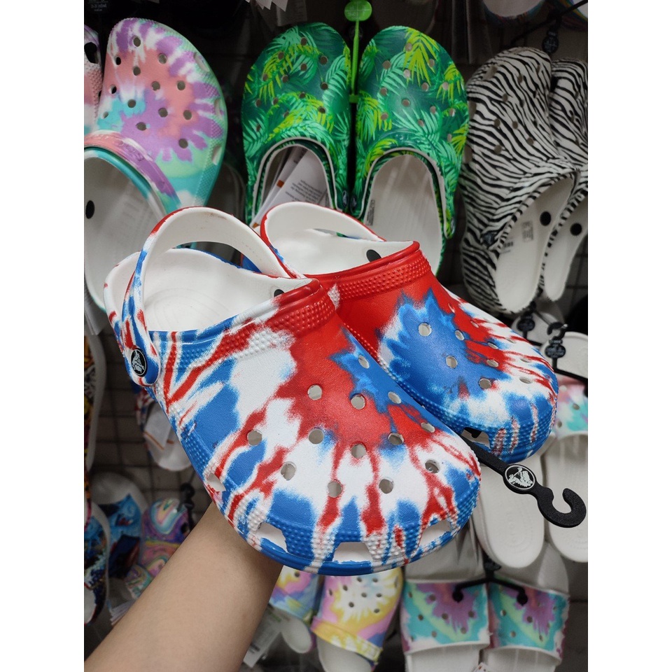 Sục CROSS Classic Clog họa tiết thời trang, dép sục nam nữ siêu Cute, dép nhựa nguyên khối siêu bền, đi mưa thoải mái.