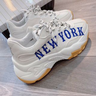 Giày thể thao nữ New york có 2 màu trắng,hồng