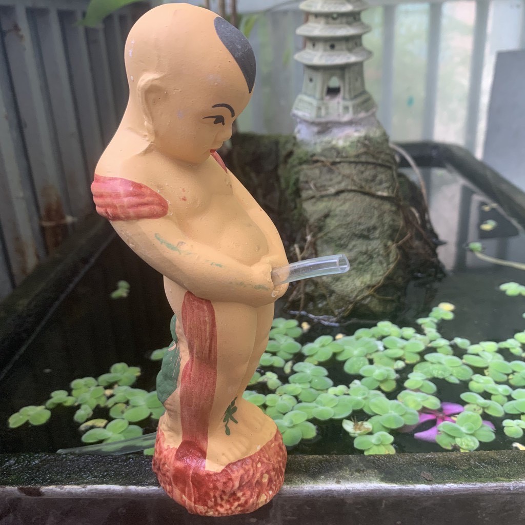 Cậu Bé Tè Sủi Oxi gốm sứ Trang Trí Hòn Non Bộ; Tháp Nước