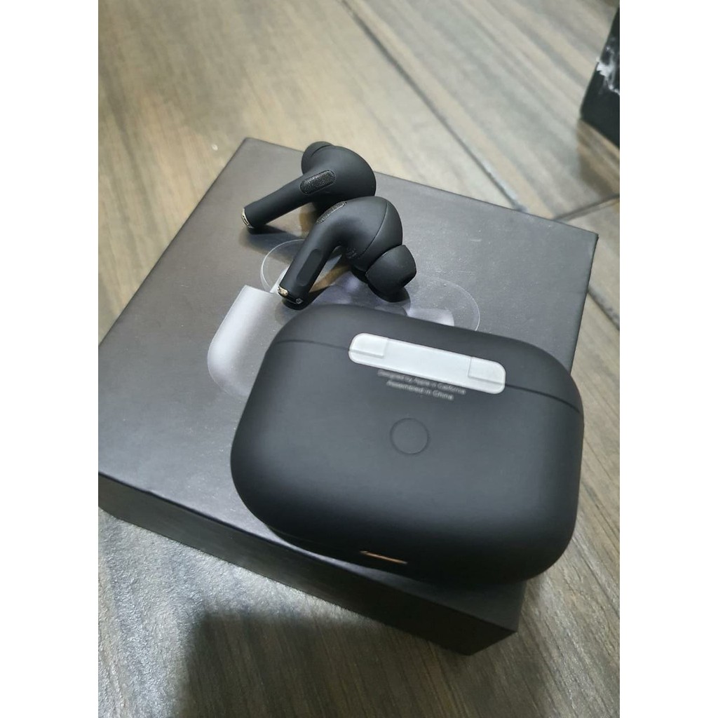 Tai nghe bluetooth mini Blackpods Pro, Mầu đen nhám huyền bí, Có chống ồn, đỏi tên, Định vị, Sạc không dây. BH 6 tháng | BigBuy360 - bigbuy360.vn