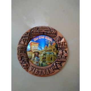 Đĩa tròn  là magnet nam châm trang trí tủ lạnh, có đế trưng bày