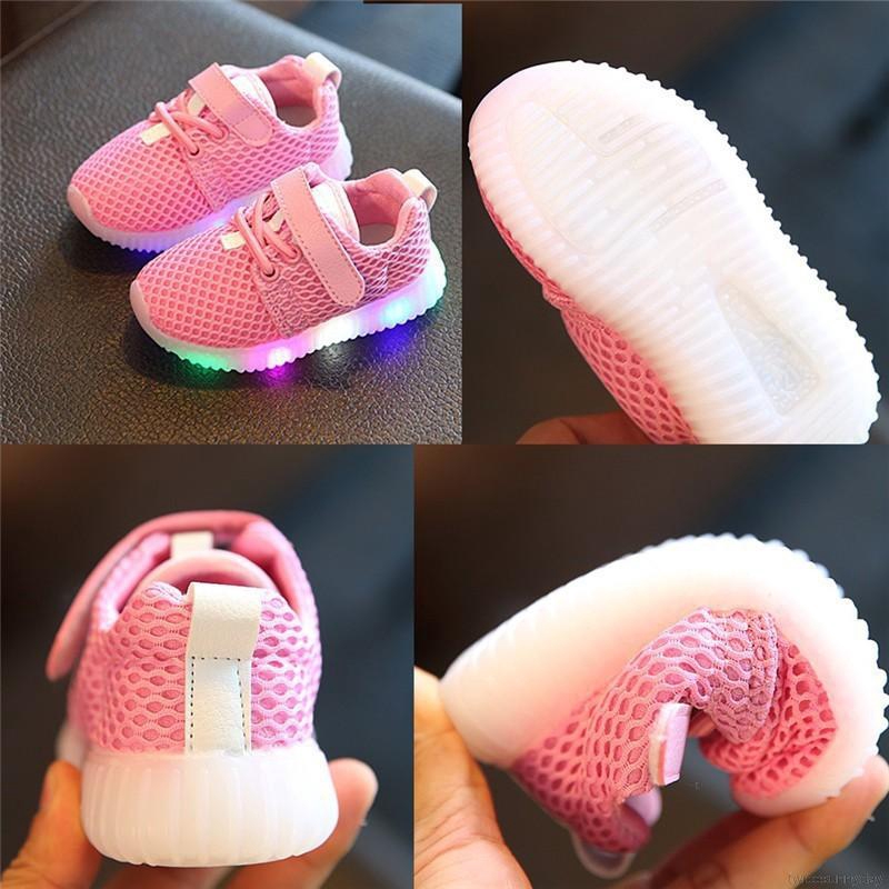 Giày thể thao đế có đèn Led thời trang cho bé